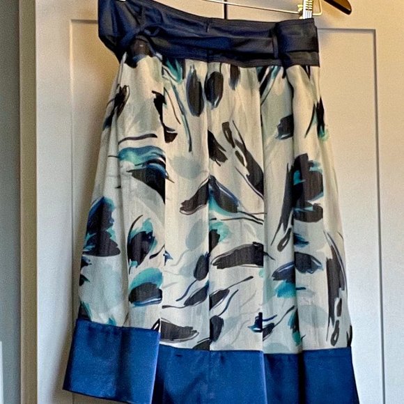 Pretty midi skirt with satin trim - Picture 2 of 2